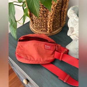 Lululemon Clean Lines Belt Bag in Red Rock. In pre-owned condition